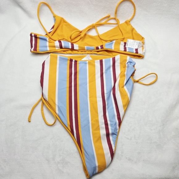 Venus Yellow and Blue Bikini Modern Reversible High-Waisted Swimsuit Set - Picture 4 of 5